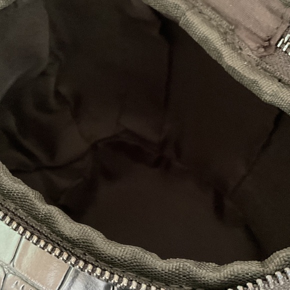 Elegant Black Croc-Embossed Women's Bag - Picture 4 of 9